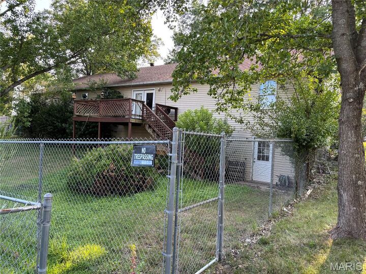 Property Photo:  1006 Dearmore Court  MO 63701 