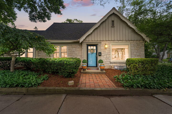 801 E Chateau Pl  Whitefish Bay WI 53217 photo