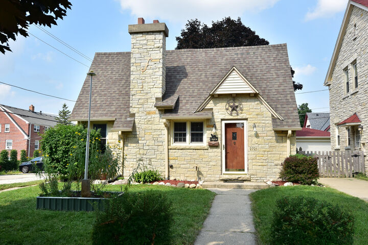 Property Photo:  2721 N 72nd St  WI 53210