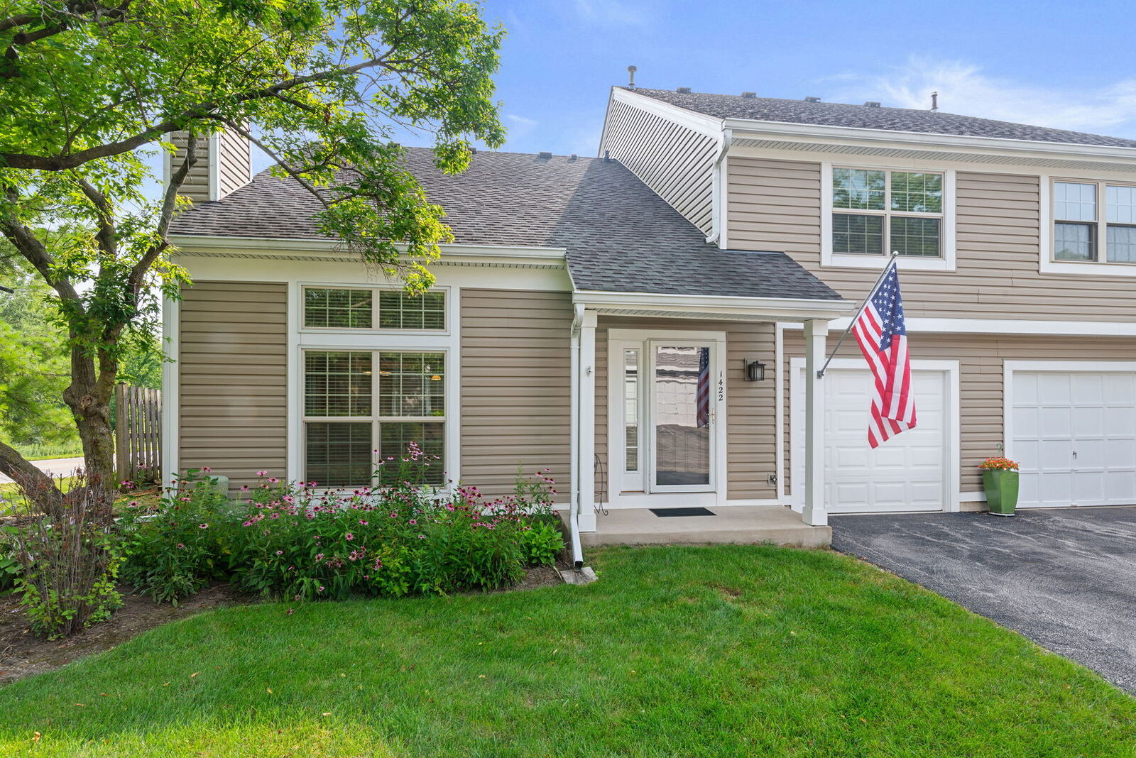 Property Photo:  1422 N Knollwood Drive  IL 60067 