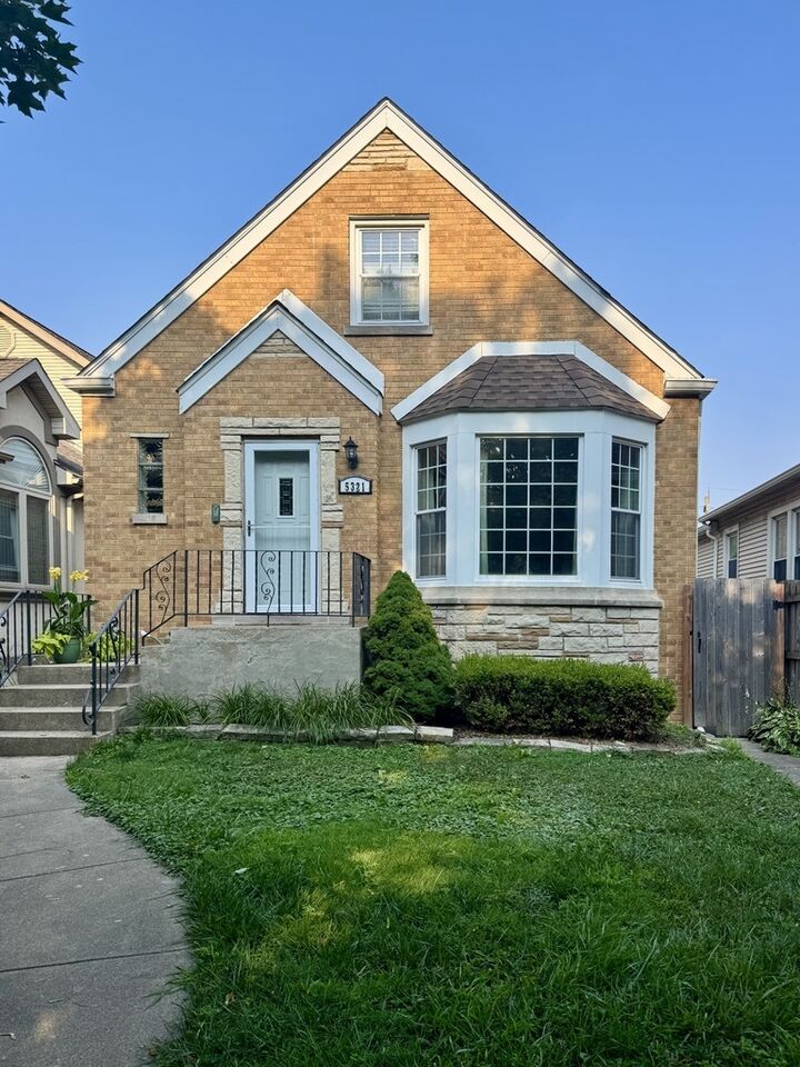 Property Photo:  5321 N Moody Avenue  IL 60630 