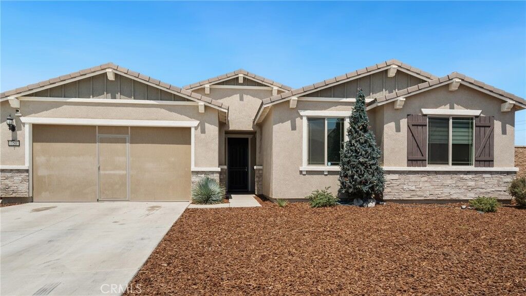 Property Photo: 750 Green Court CA 92571