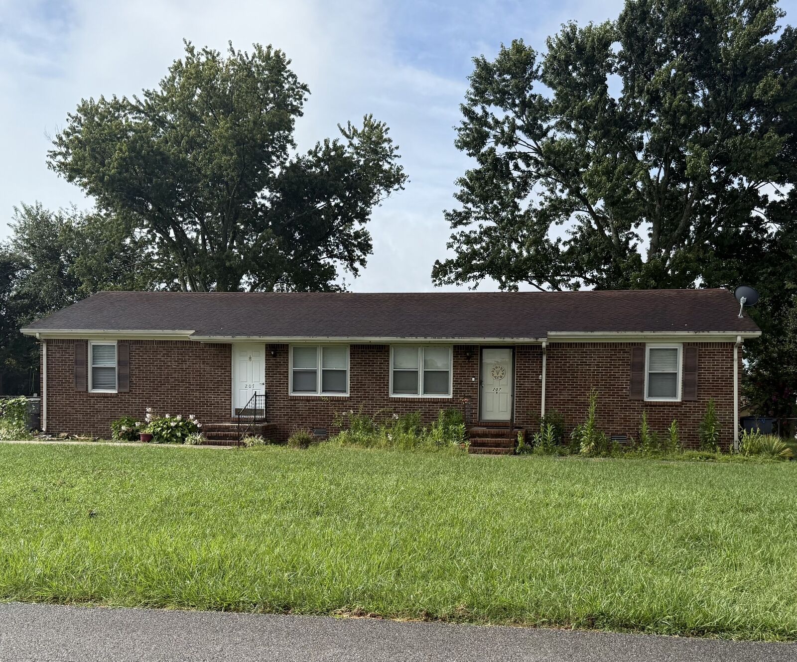 Property Photo: 207 Couch St TN 37110