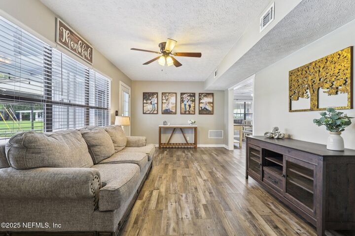 Property Photo: 7931 Cezanne Drive N FL 32221