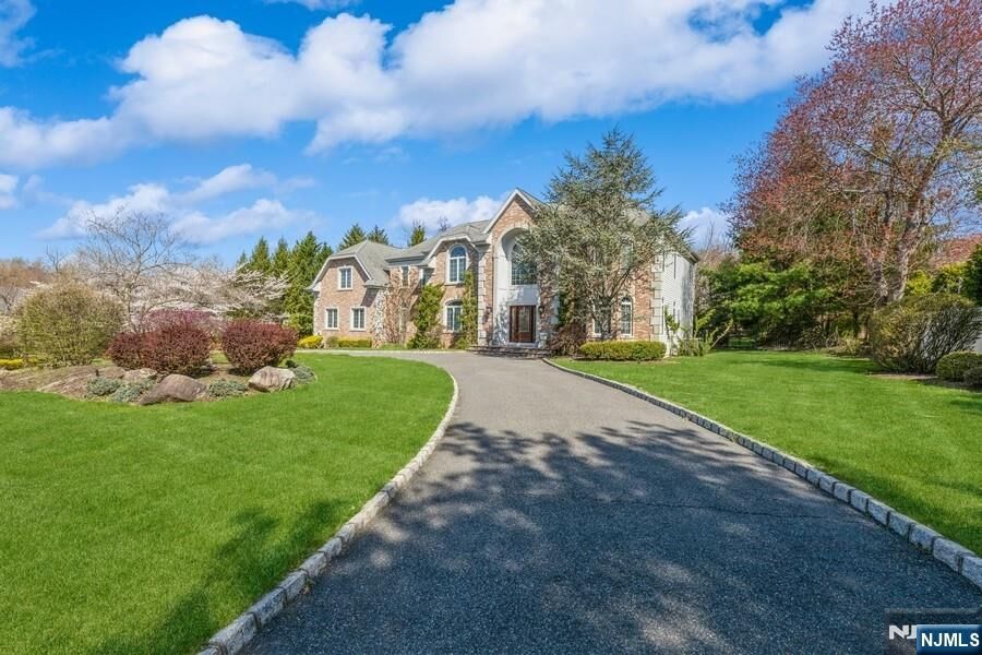Property Photo:  6 Lone Cedar Way  NJ 07675 