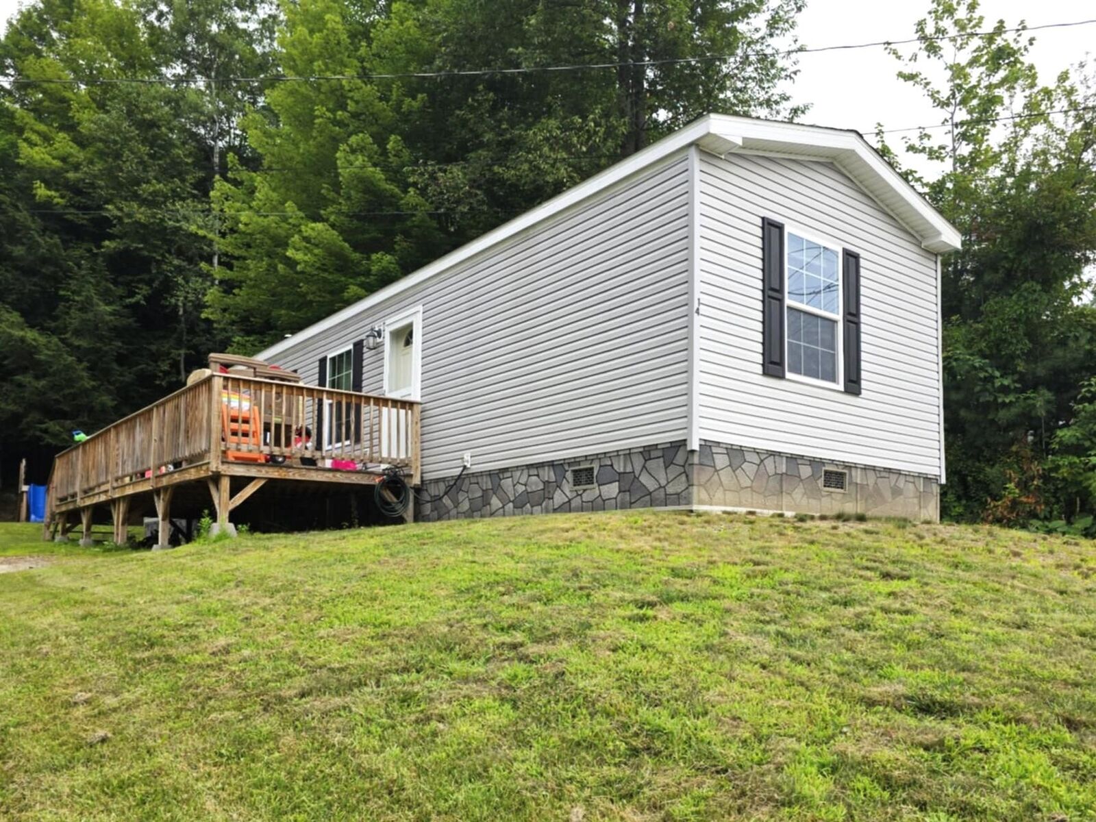 Property Photo:  14 Hilltop Manor Mobile Home Park  NH 03561 