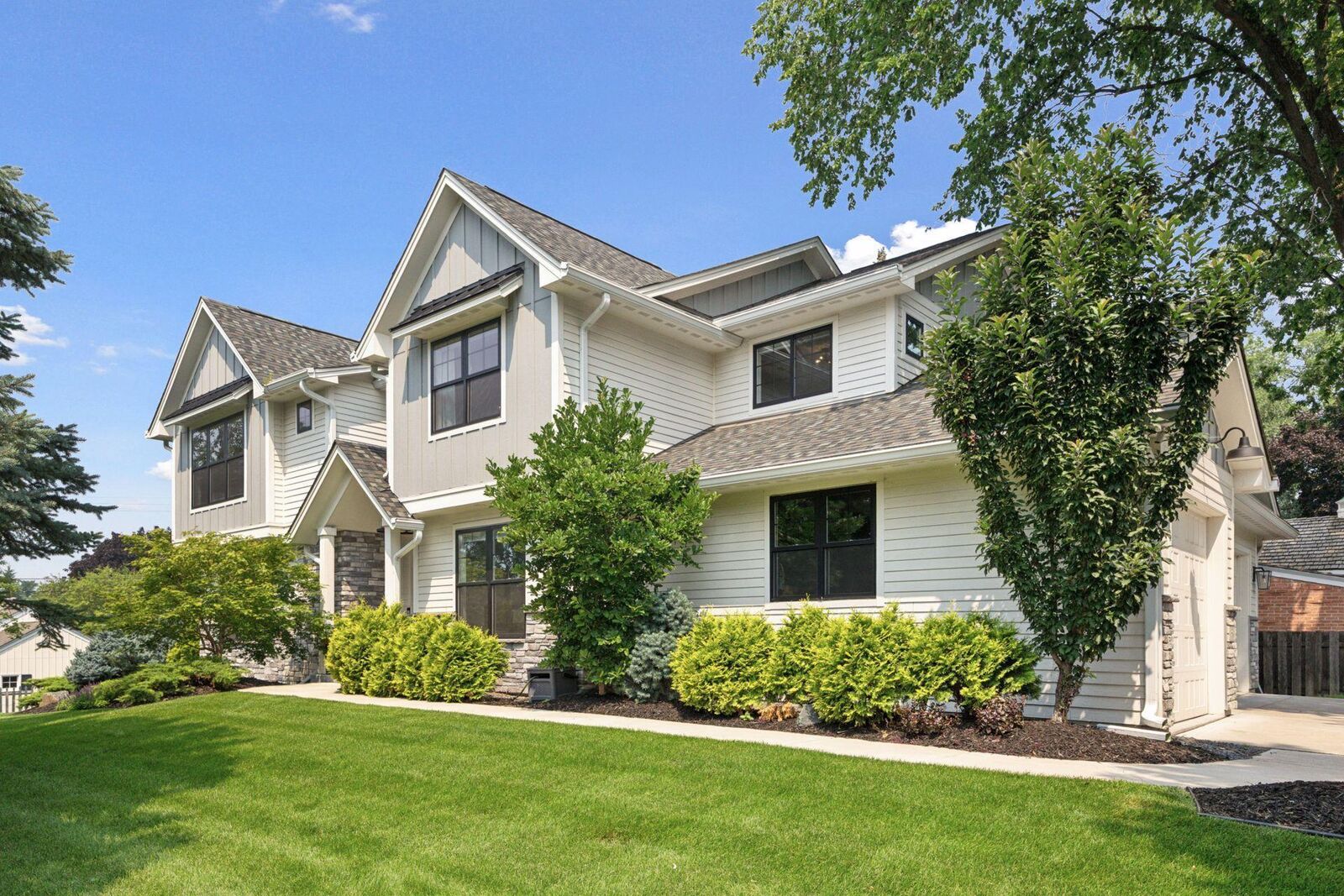 Property Photo: 50 Woodland Circle MN 55424