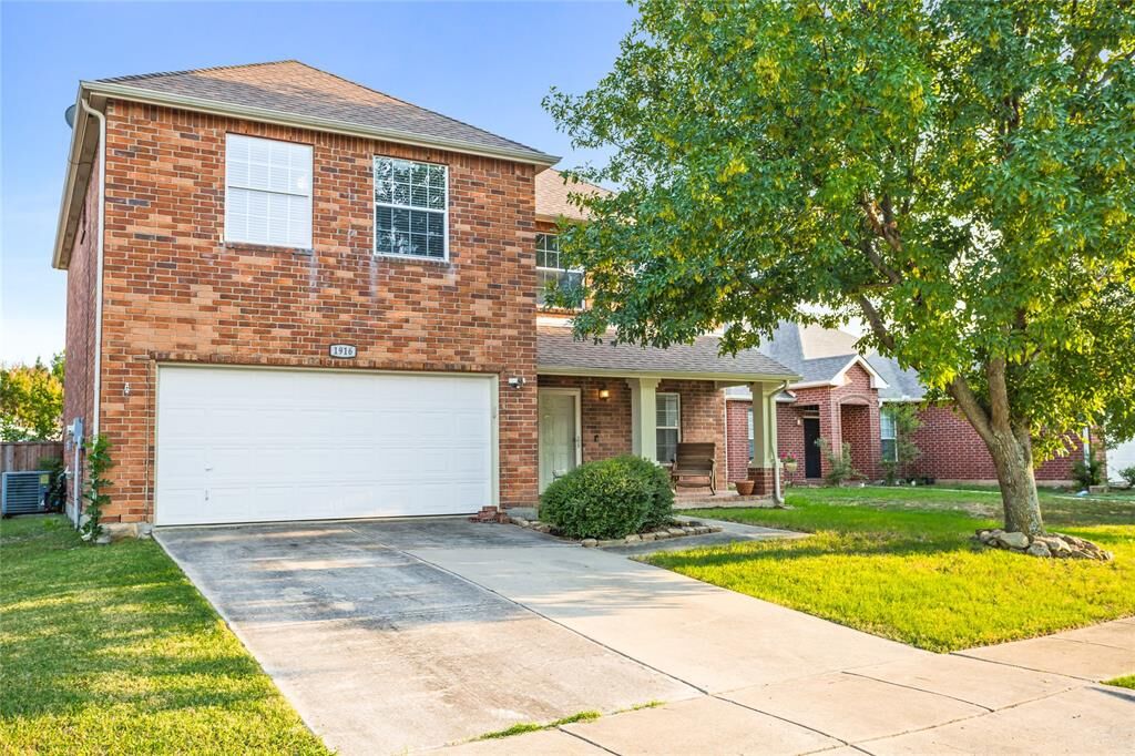 Property Photo: 1916 Bradford Pear Drive TX 75068