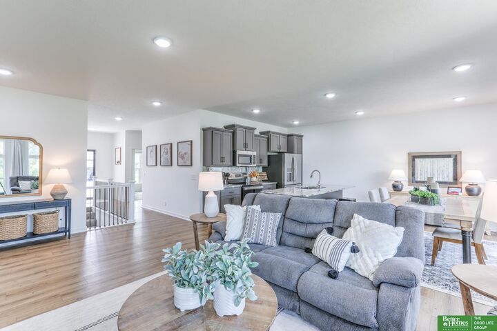 Property Photo:  811 Grandview Drive  NE 68037 