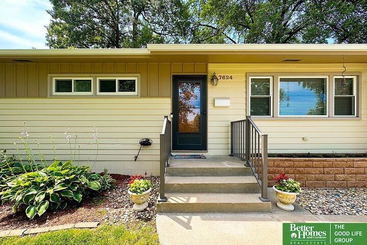 Property Photo: 7624 Belmont Drive NE 68127