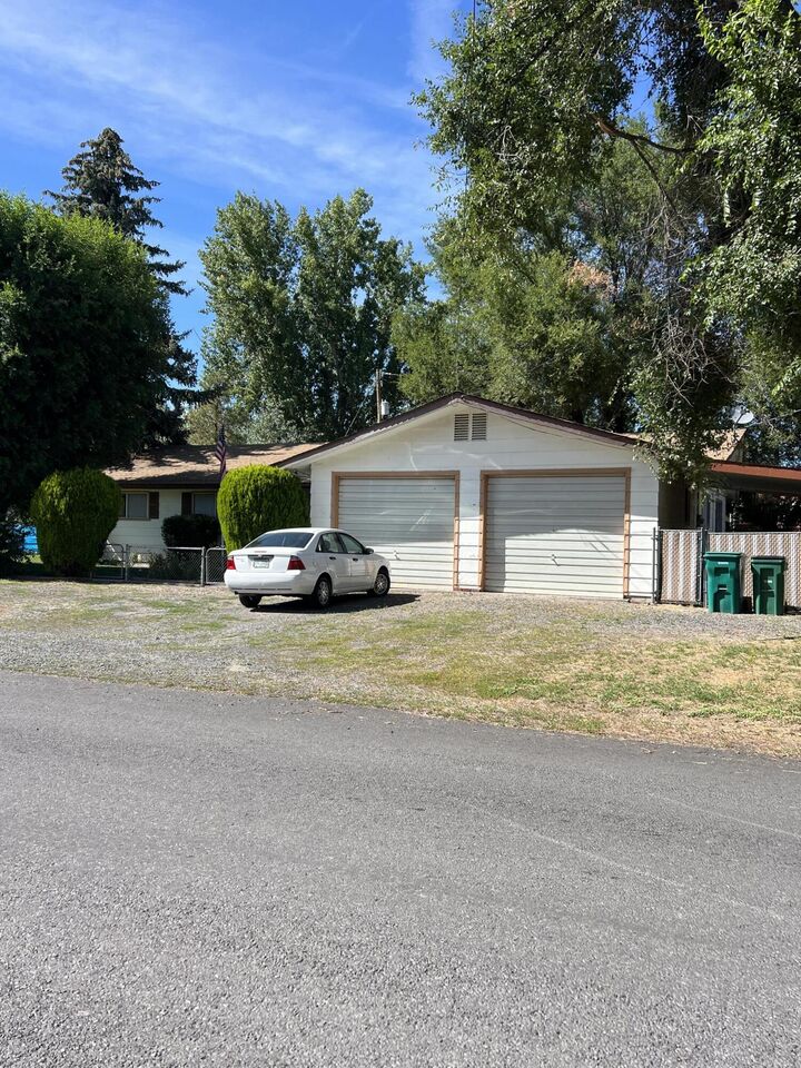 Property Photo: 3519 Onyx Avenue OR 97601