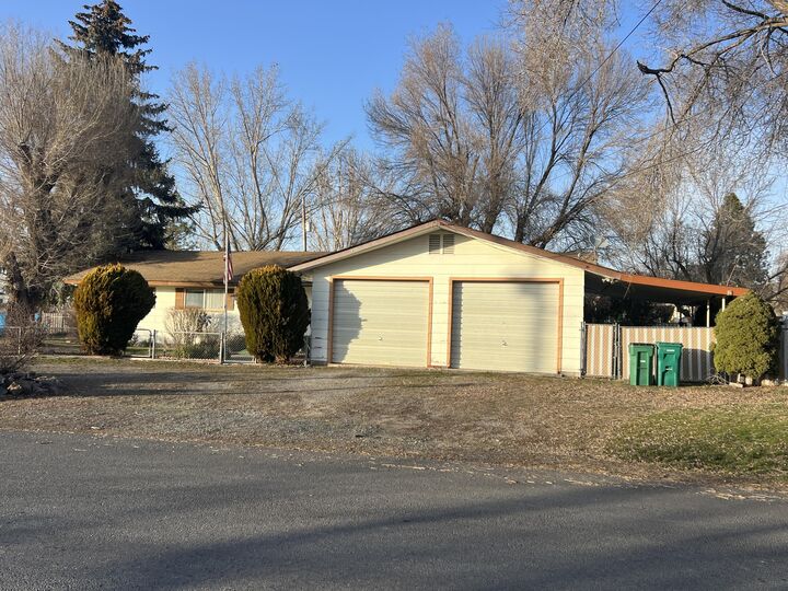 Property Photo:  3519 Onyx Avenue  OR 97603 