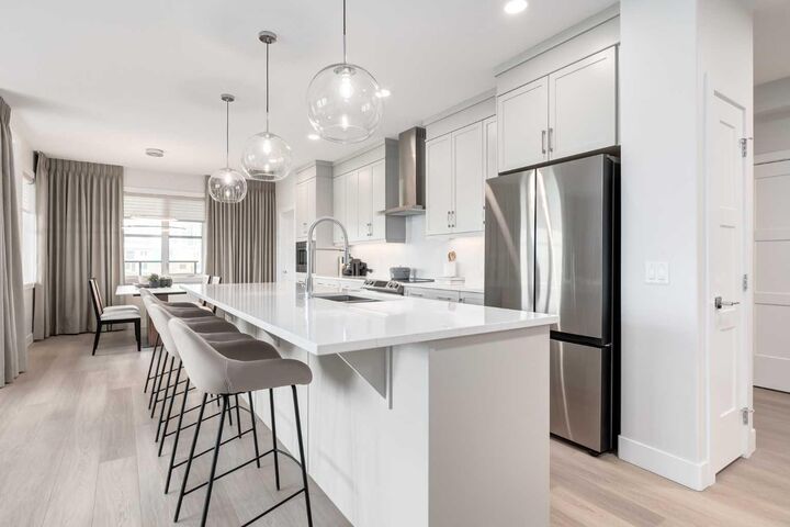 Photo de la propriété:  2117 81 Street SW 2103  AB T3H 6H5 