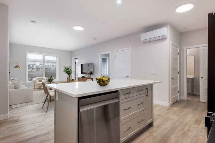 Property Photo:  2117 81 Street SW 2204  AB T3H 6H5 