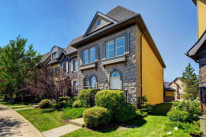 Property Photo:  274 Quarry Park Boulevard SE  AB T2C 5G3 