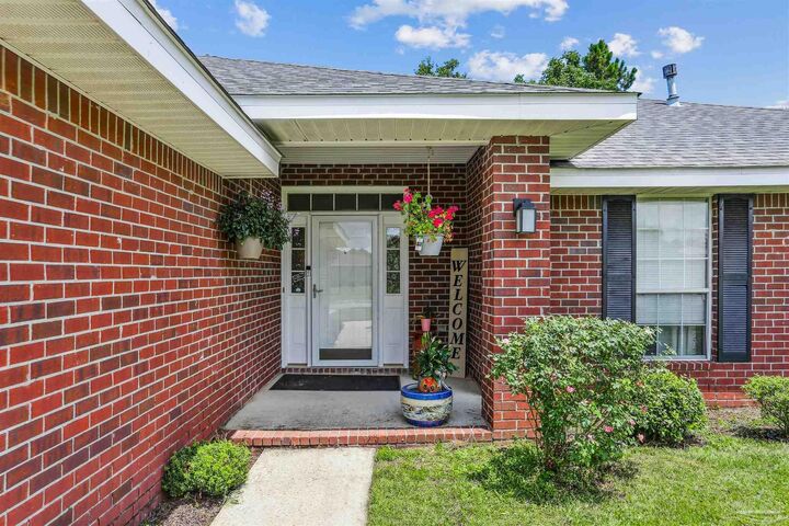 Property Photo: 6939 Fort Deposit Dr FL 32526