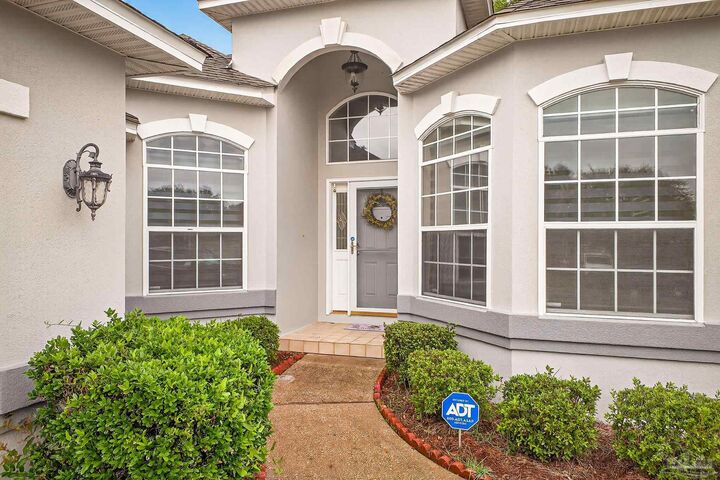 Property Photo: 2004 Downing Dr FL 32505