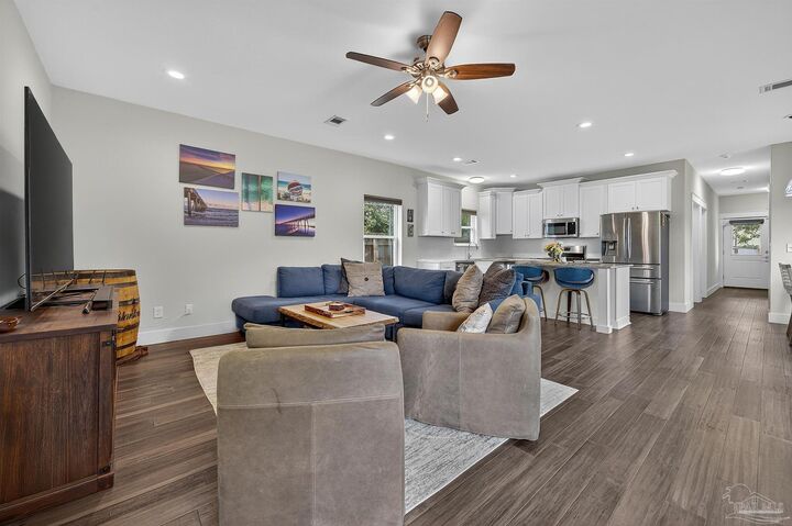 Property Photo: 417 W Belmont St FL 32501