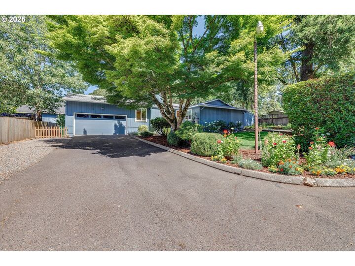 Property Photo:  1223 SE Oak Grove Blvd  OR 97267 