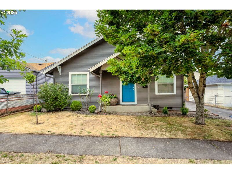 Property Photo:  5425 NE 40th Ave  OR 97211 