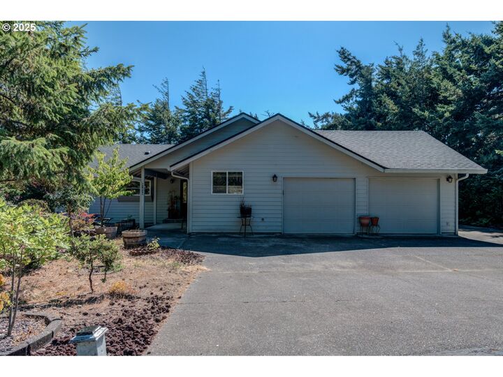 Property Photo:  87630 Woodmere W  OR 97439 
