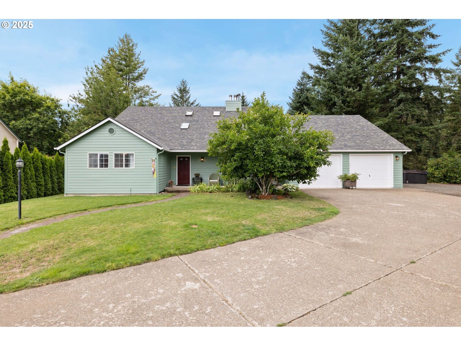 Property Photo:  1849 SW Boxwood Ln  OR 97338 