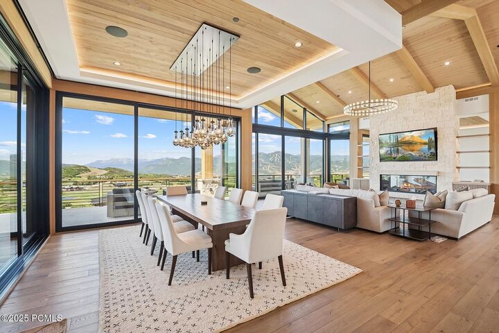 Property Photo: 2658 E Timpanogos Court UT 84036