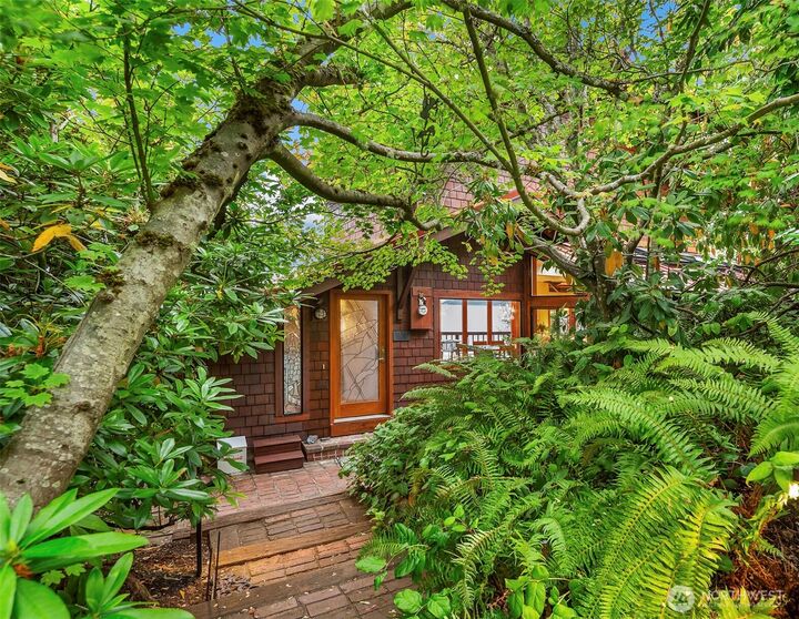Property Photo:  16763  Maplewild Avenue SW  WA 98166 
