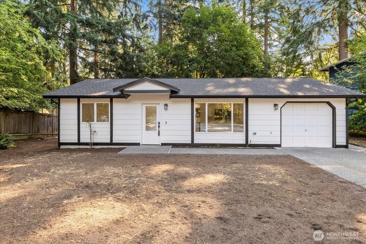 7921  Blakely Avenue  Clinton WA 98236 photo