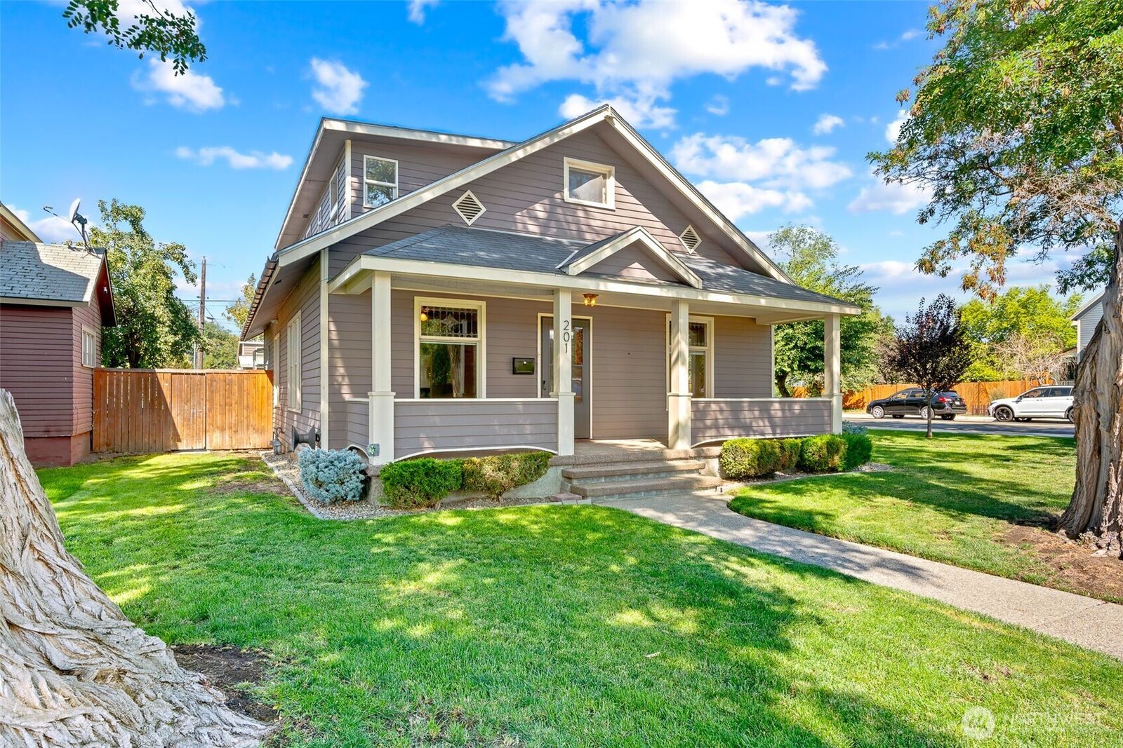 Property Photo:  201 S Ruby Street  WA 98926 
