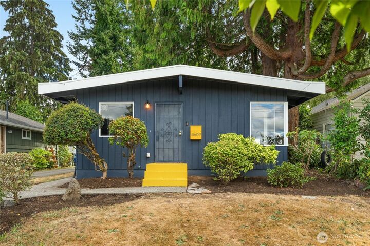Property Photo:  5609 S Prentice Street  WA 98118 