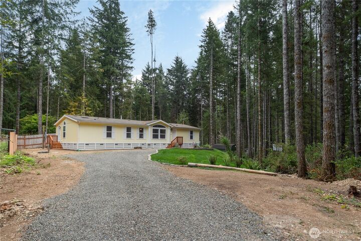 Property Photo:  30 NE Lake Place  WA 98588 