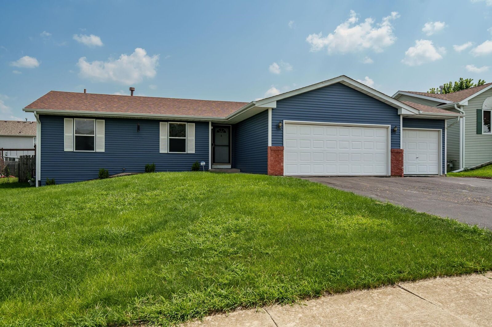 Property Photo: 4208 Clearfield Avenue IL 61109