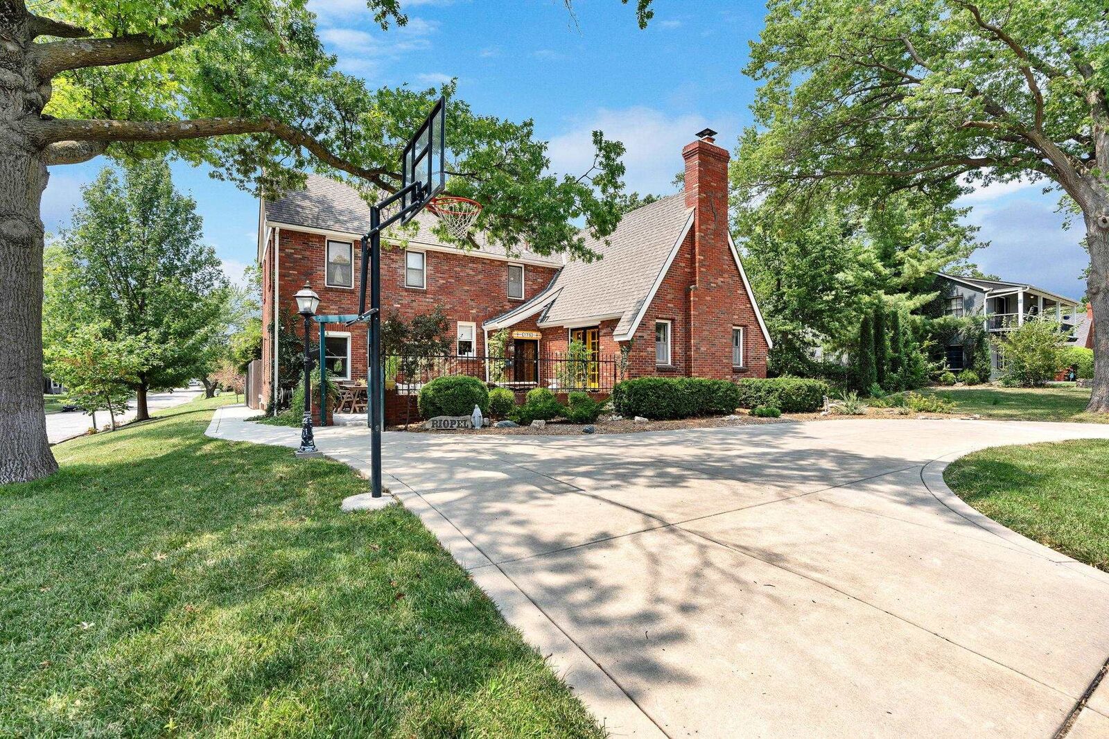 Property Photo: 175 S Battin KS 67218