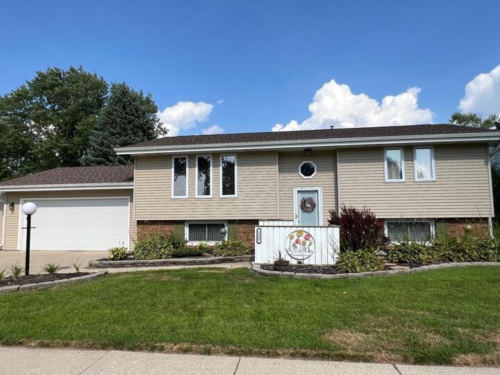 Property Photo: 1327 South Walnut Street WI 53546