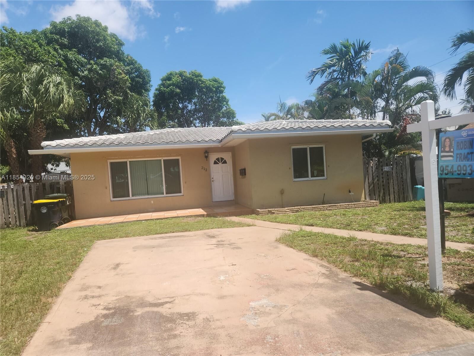 Property Photo:  212 SW 13th St  FL 33004 