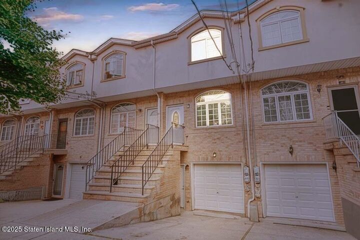 Property Photo:  285 Nicholas Avenue  NY 10302 