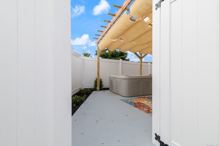 Property Photo:  725 Boston Post Road  CT 06475 