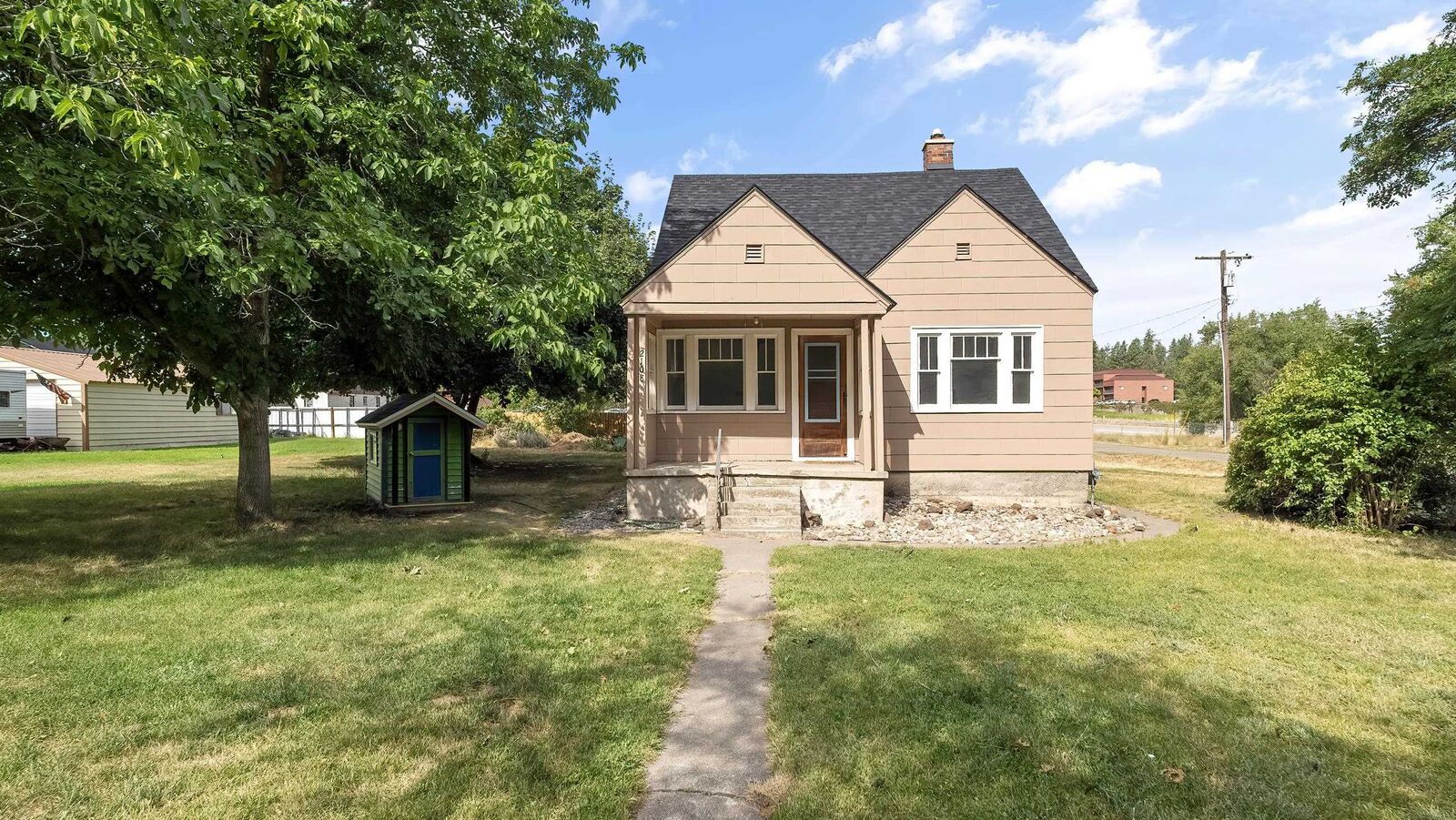 Property Photo:  2108 S Rustle St  WA 99224 