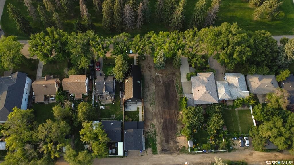 Property Photo:  1212 Colony Street  SK S7N 0S6 