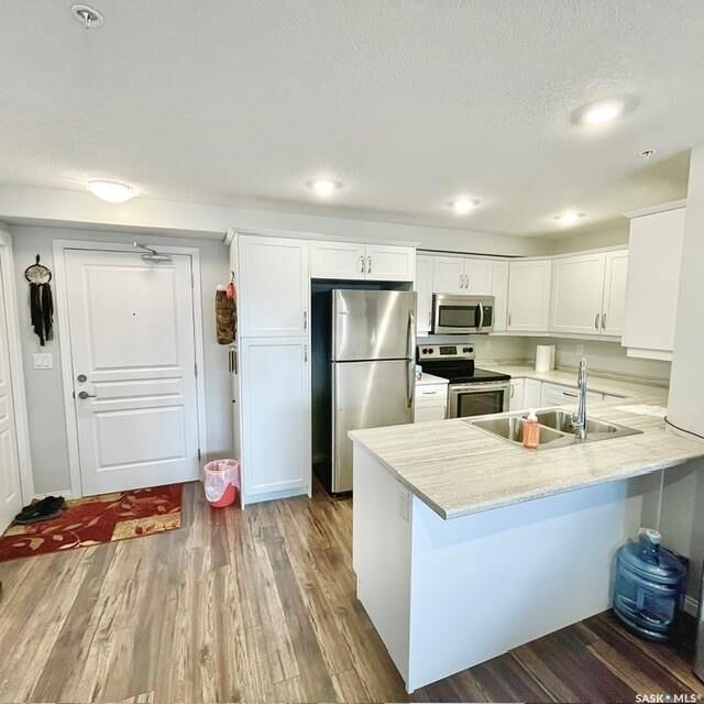 Property Photo: 106 Willis Crescent 3202 SK S7T 0T1