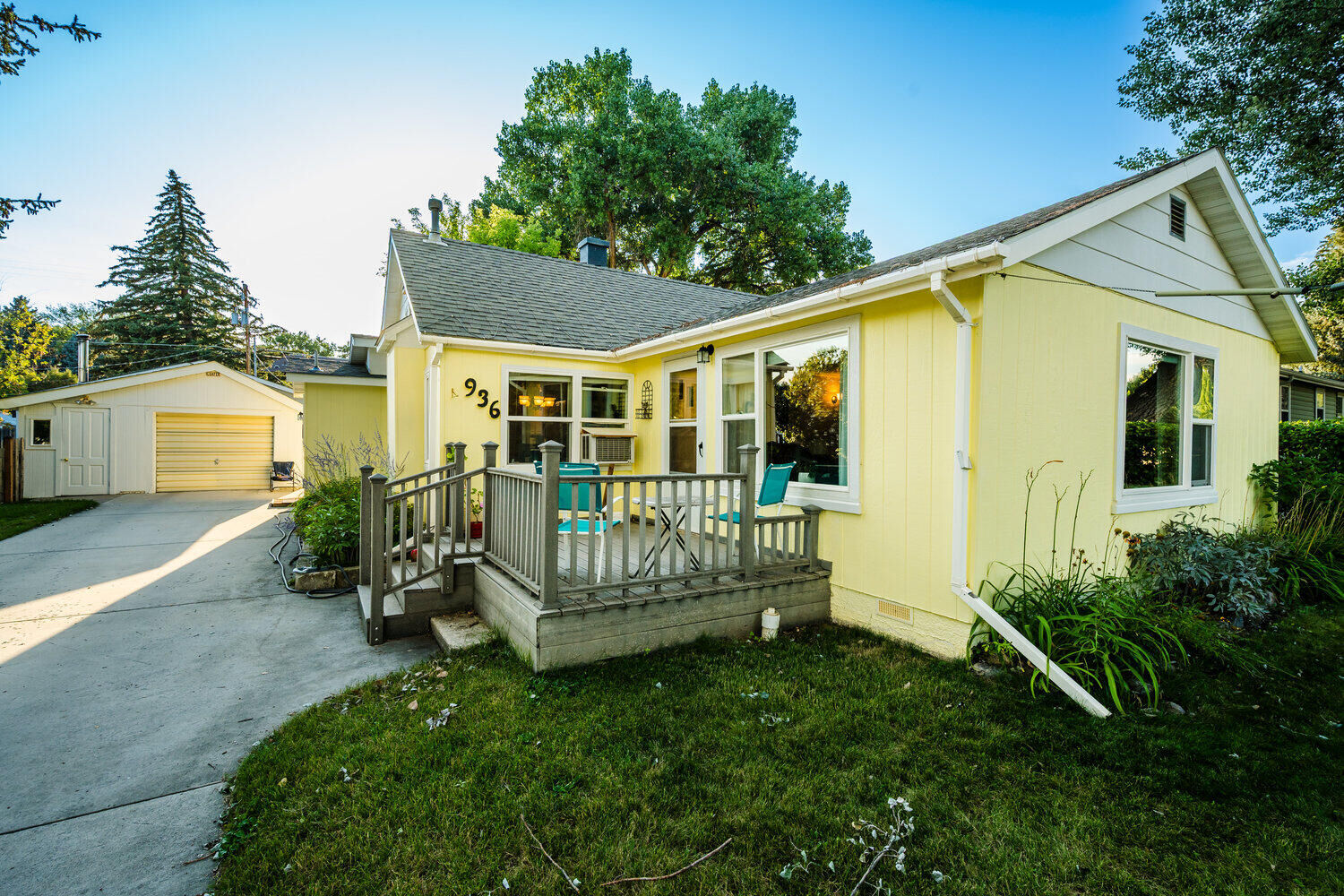 Property Photo: 936 N Carrington Avenue WY 82834