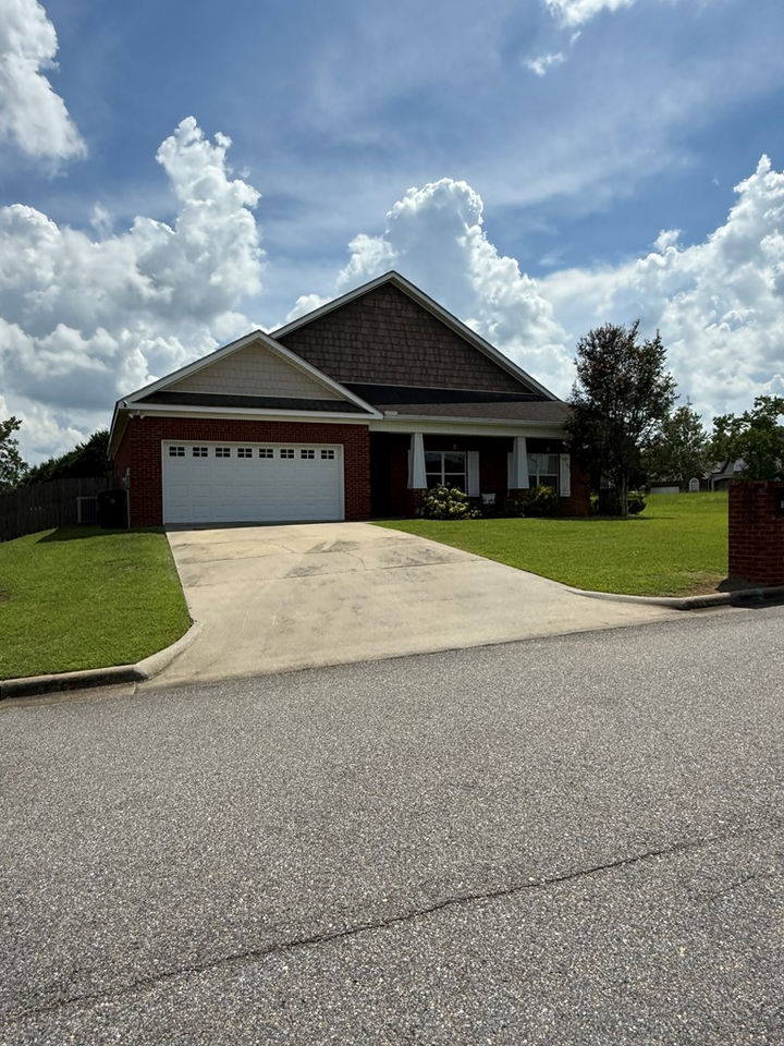 Property Photo: 102 Tiffany Dr AL 36301