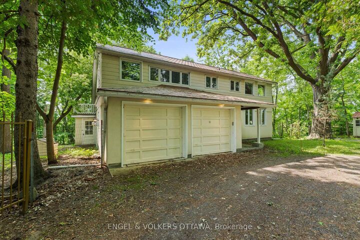 Property Photo:  32 Ryeburn Drive  ON K1V 1H6 