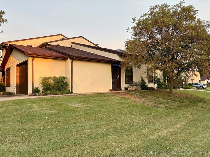 Property Photo: 13512 E 30th Street A OK 74134