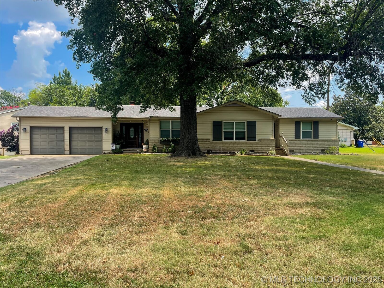 Property Photo:  124 S Camden Street  OK 74403 