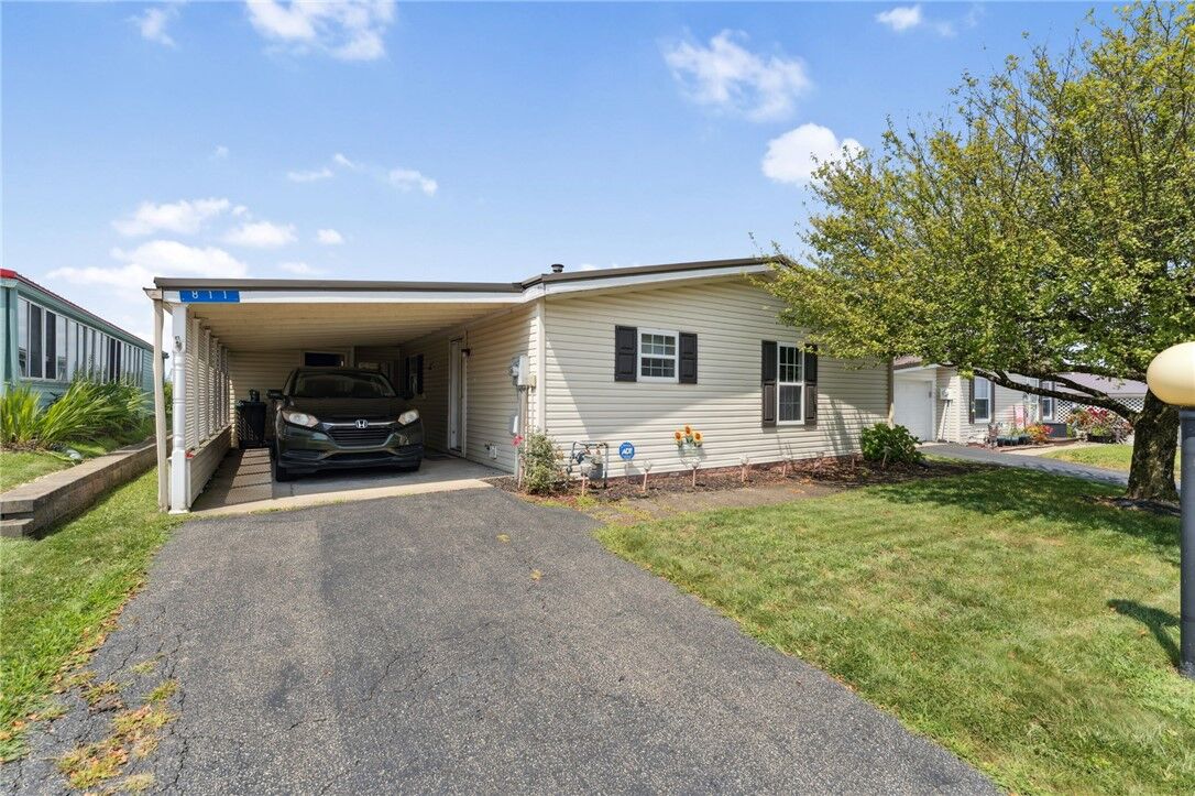 Property Photo:  811 Clover Ln  PA 15668 