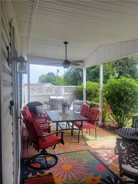 Property Photo:  264 Ridge Ln  PA 15668 