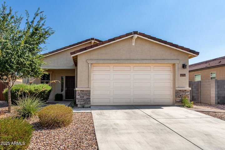 Property Photo: 7027 E Eagle Nest Way AZ 85143