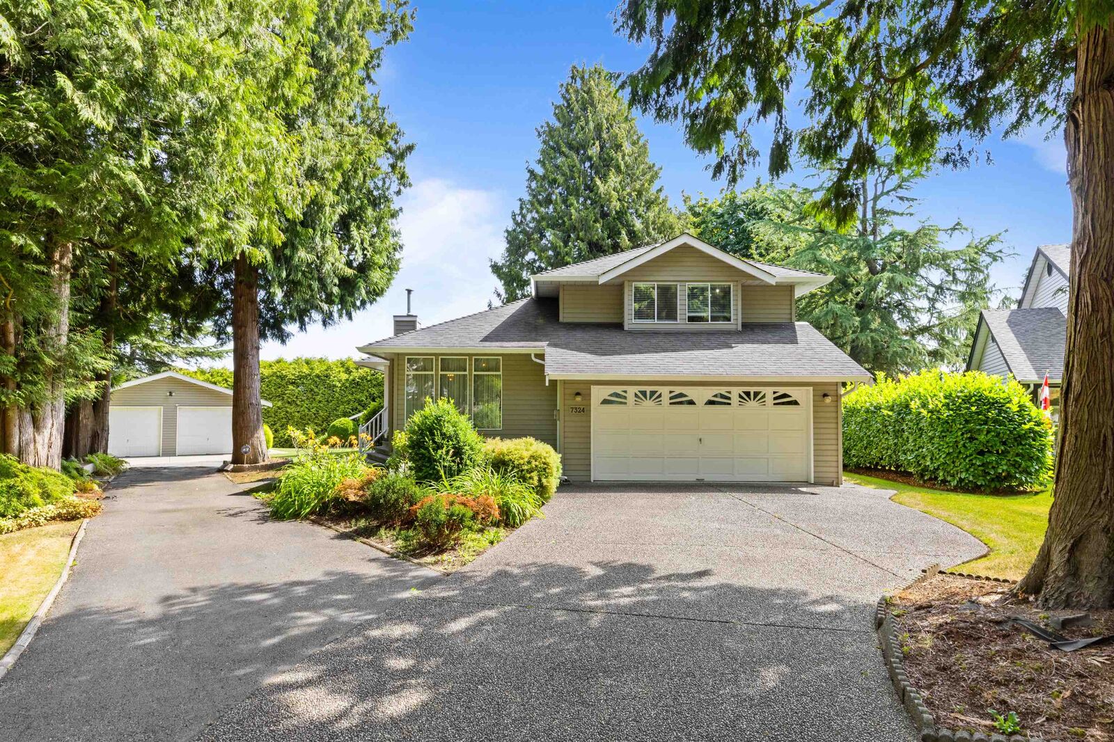Photo de la propriété: 7324 149A Street BC V3S 3H3